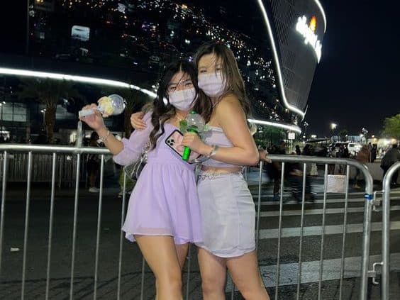 Comfiest Yet Chic Outfit Essentials To Wear On A Concert