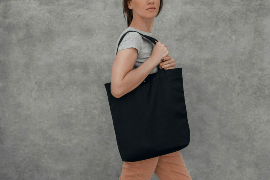 Perfect Collection of Black Tote Bags To Complete Your Office Outfits ...