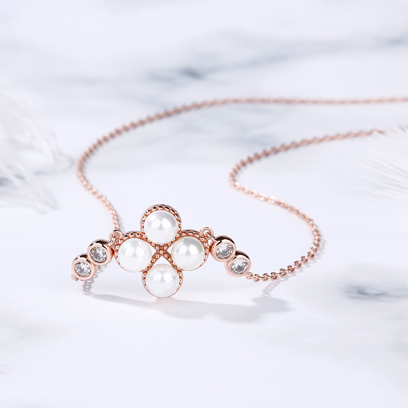 7 Chicest Jewelry Trends That Will Be Your Next Spring Accessories